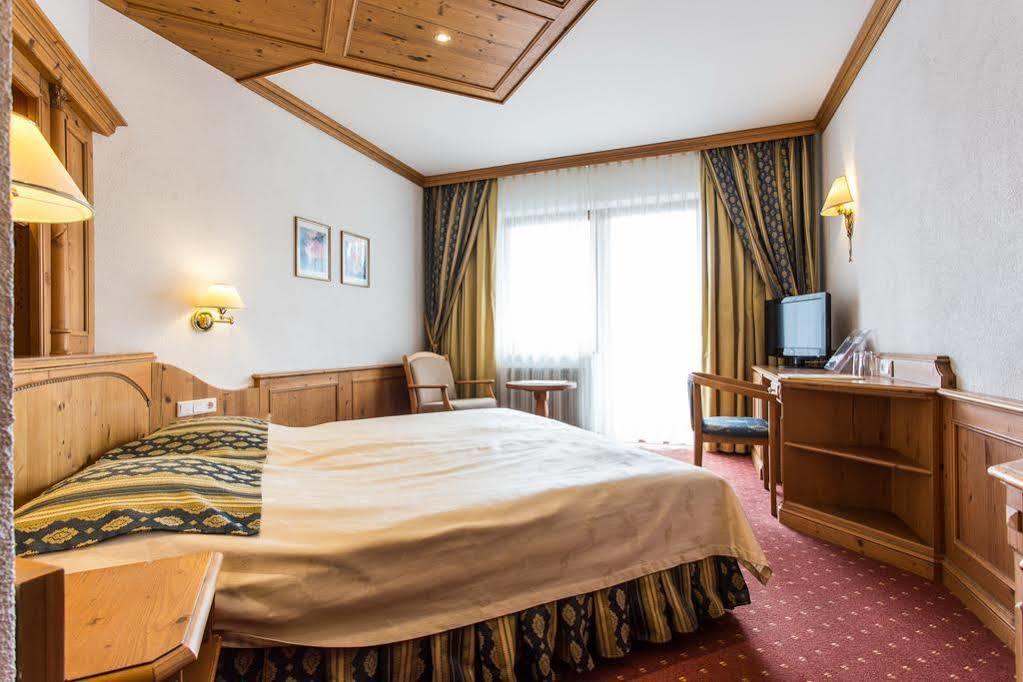 Alte Schmiede Hotel ลอยทัช ภายนอก รูปภาพ