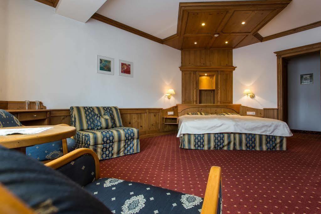 Alte Schmiede Hotel ลอยทัช ภายนอก รูปภาพ